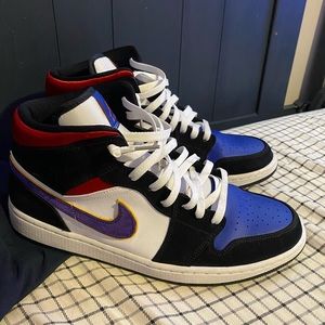 Jordan 1 lakers top 3